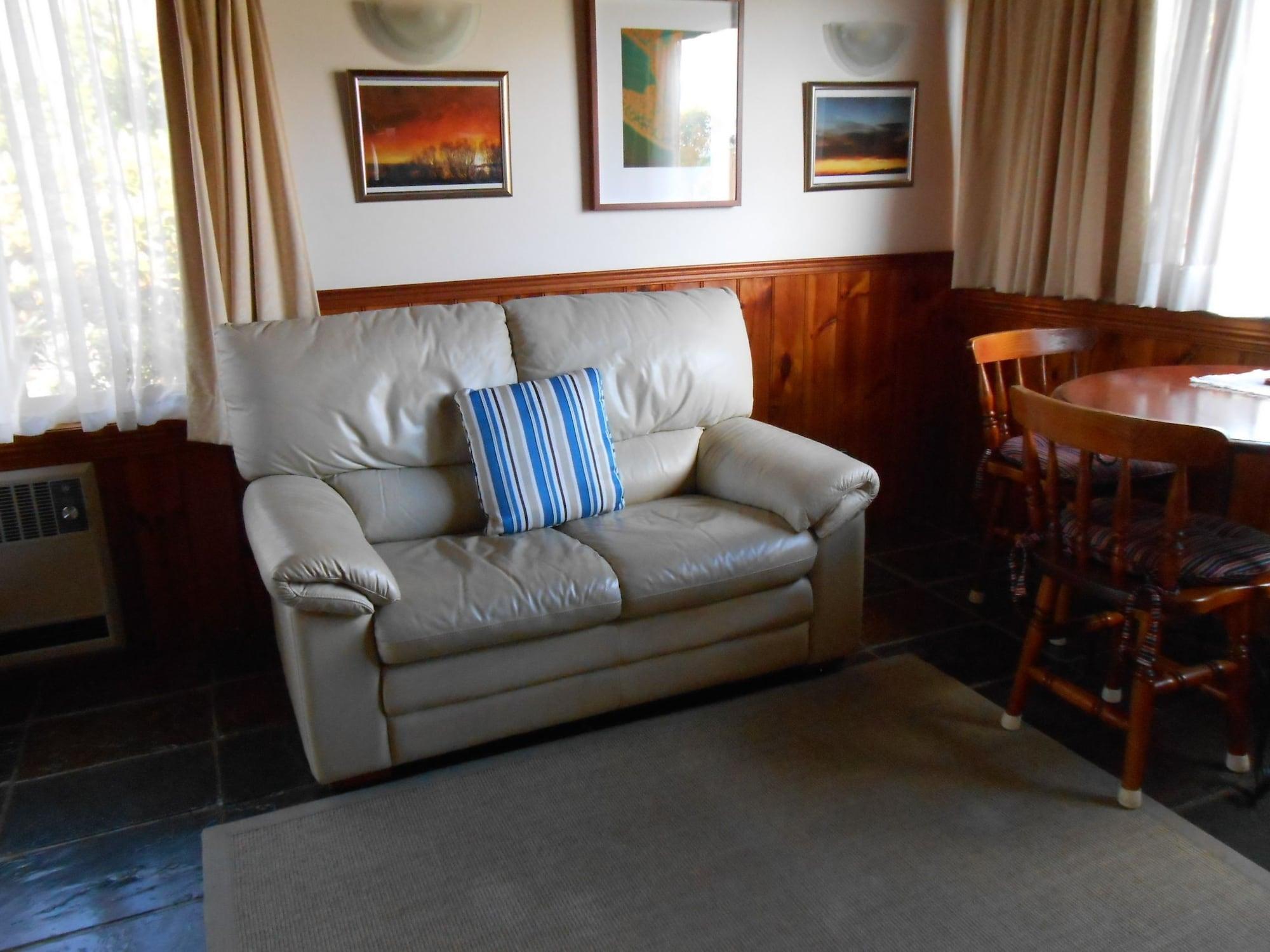 The Penguin Room - Tidelines Of Bicheno Bagian luar foto